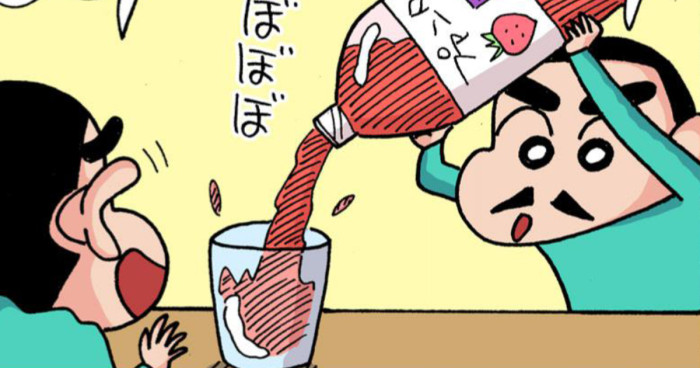 ジュースを注ぐしんちゃん